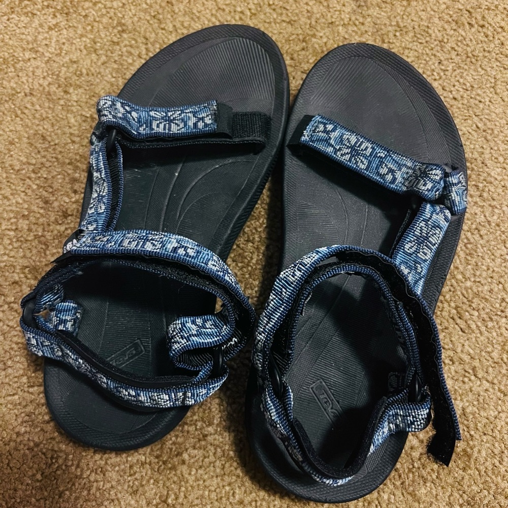 Teva sandals *SOLD*